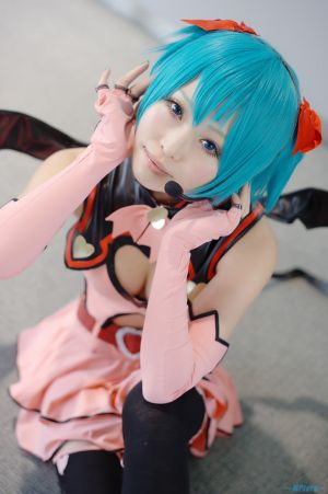 /hatsune_miku_from_vocaloid_cosplay_by_yuri