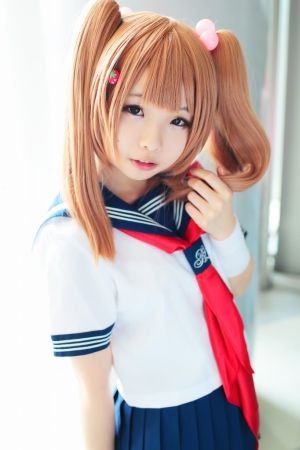 loli-schoolgirl-cosplay